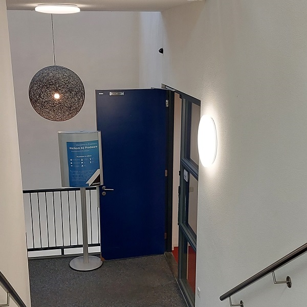 Led Plafonnière Opbouw 20w In Trappenhuis Met Sensor (2)